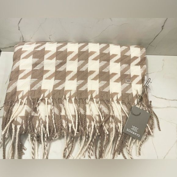 ❌SOLD❌ SOIA & KYO Sania Woven Jacquard Houndstooth Scarf (NWT) - Picture 3 of 6